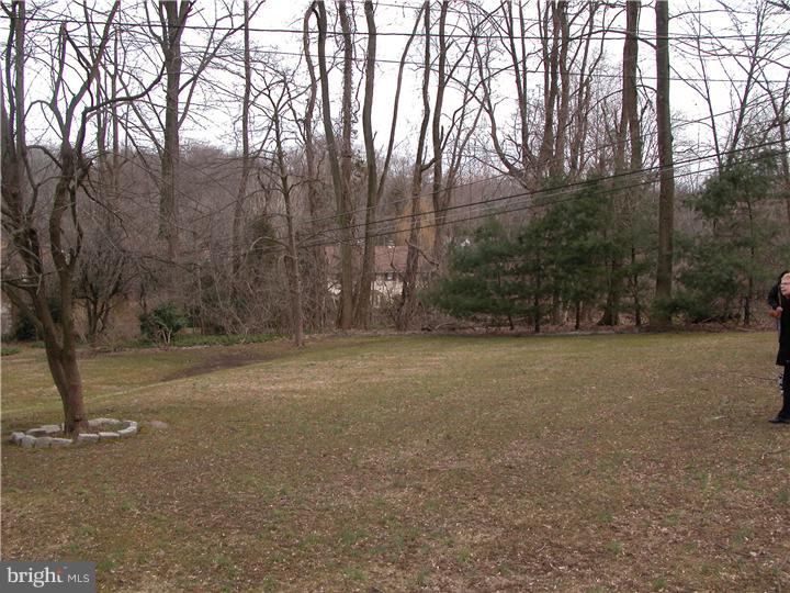 140 Greyhorse Road Willow Grove, PA 19090 - Photo 8 of 24 Back Yard
