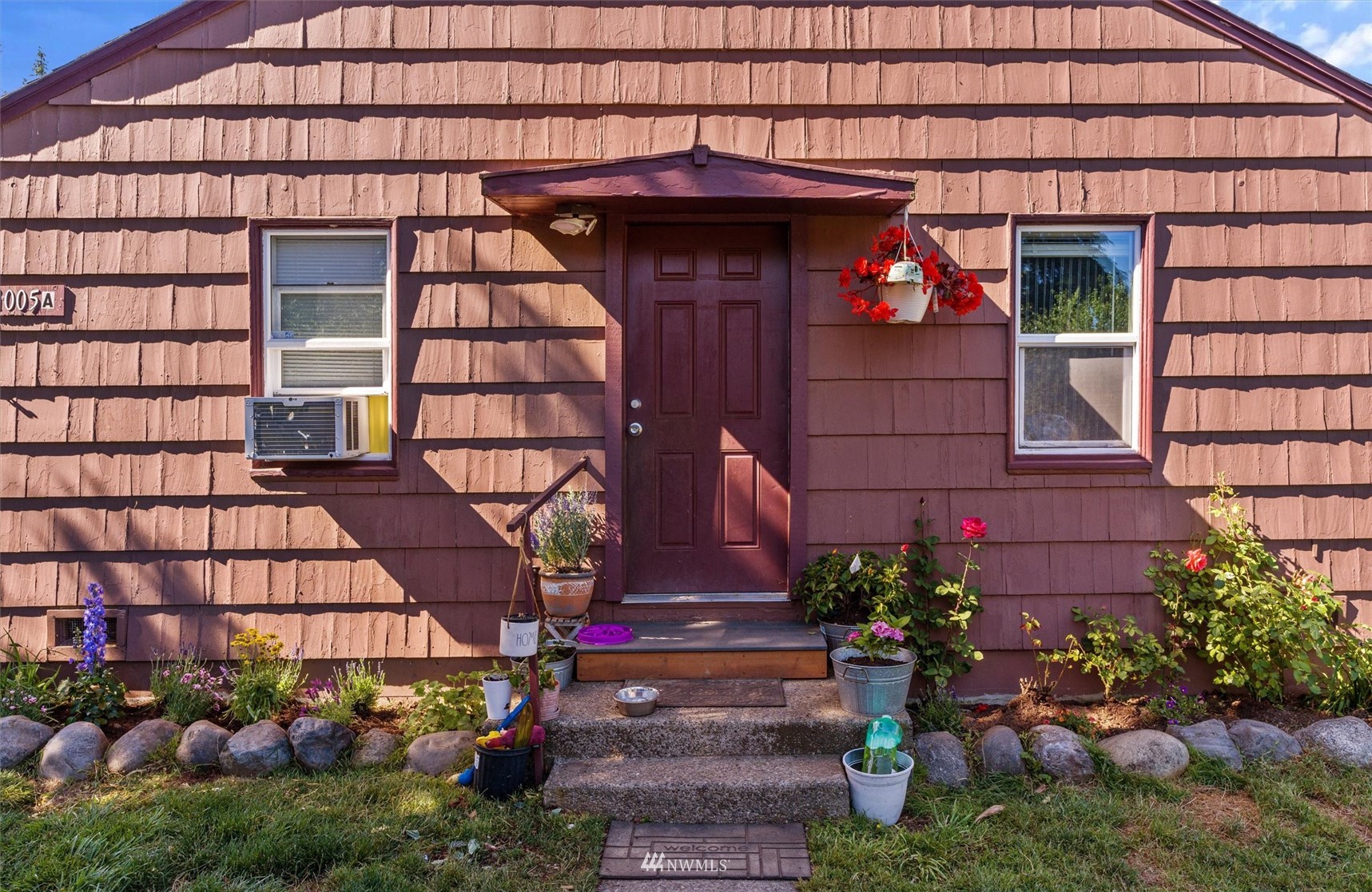 1005 Lane Place, Unit A&B Everett, WA 98203 - Photo 2 of 31 a front view of a house with a yard