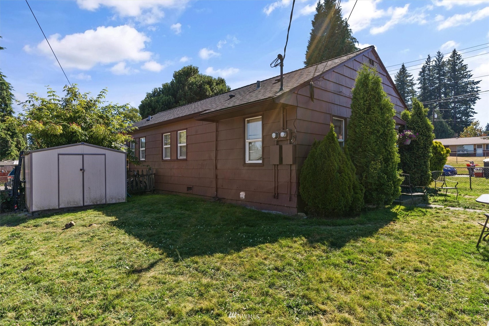 1005 Lane Place, Unit A&B Everett, WA 98203 - Photo 25 of 31 a view of a back yard of the house