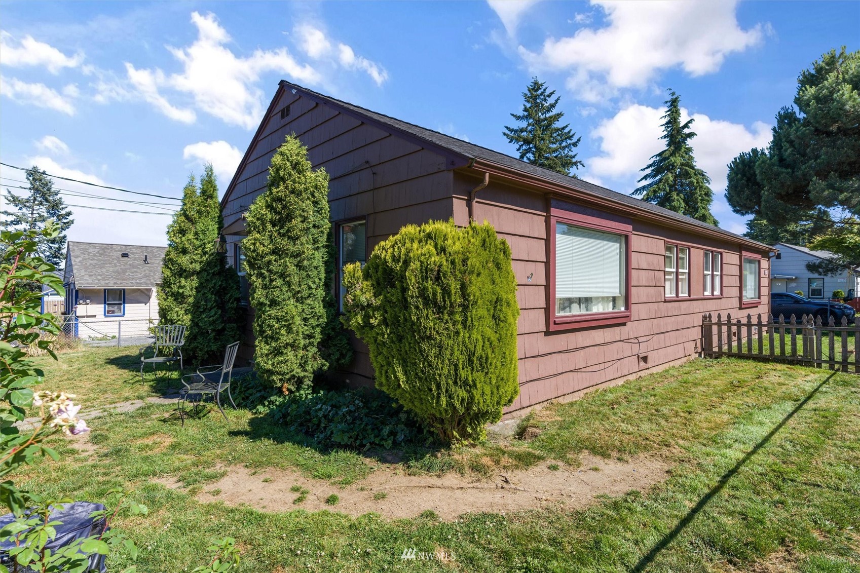 1005 Lane Place, Unit A&B Everett, WA 98203 - Photo 26 of 31 a view of a backyard with plants