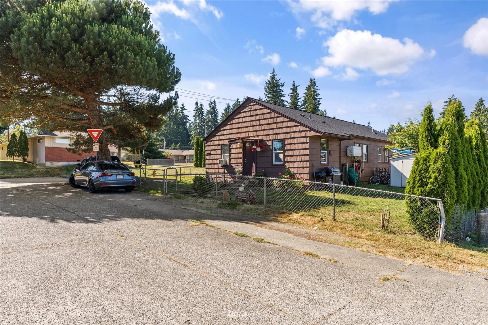 1005 Lane Place, Unit A&B Everett, WA 98203 - Photo 29 of 31 a front view of a house with a yard