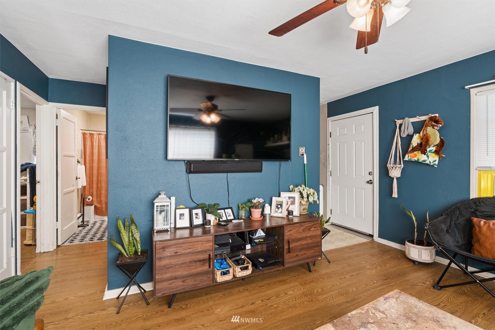 1005 Lane Place, Unit A&B Everett, WA 98203 - Photo 4 of 31 a living room with furniture and a flat screen tv