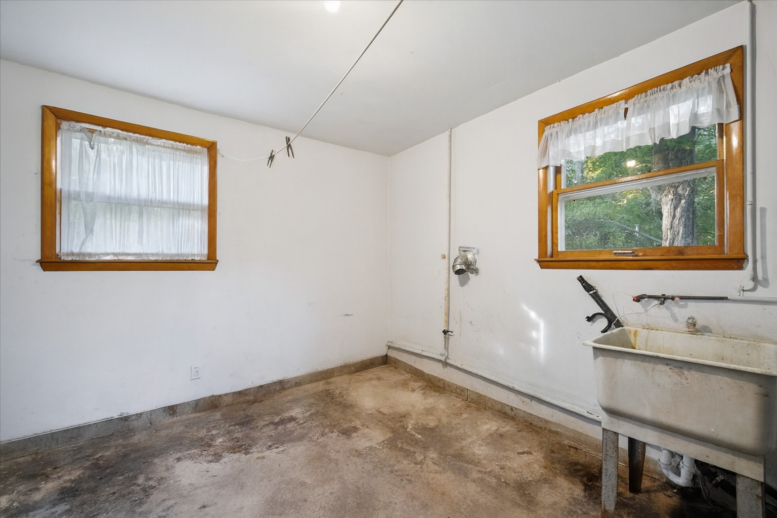 1068 North Hainesville Road Round Lake, IL 60073 - Photo 19 of 31 a view of a small space