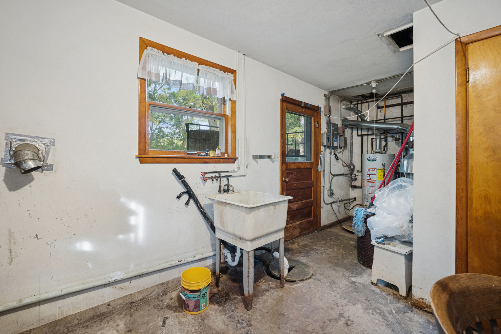 1068 North Hainesville Road Round Lake, IL 60073 - Photo 20 of 31 a living room with furniture and a window
