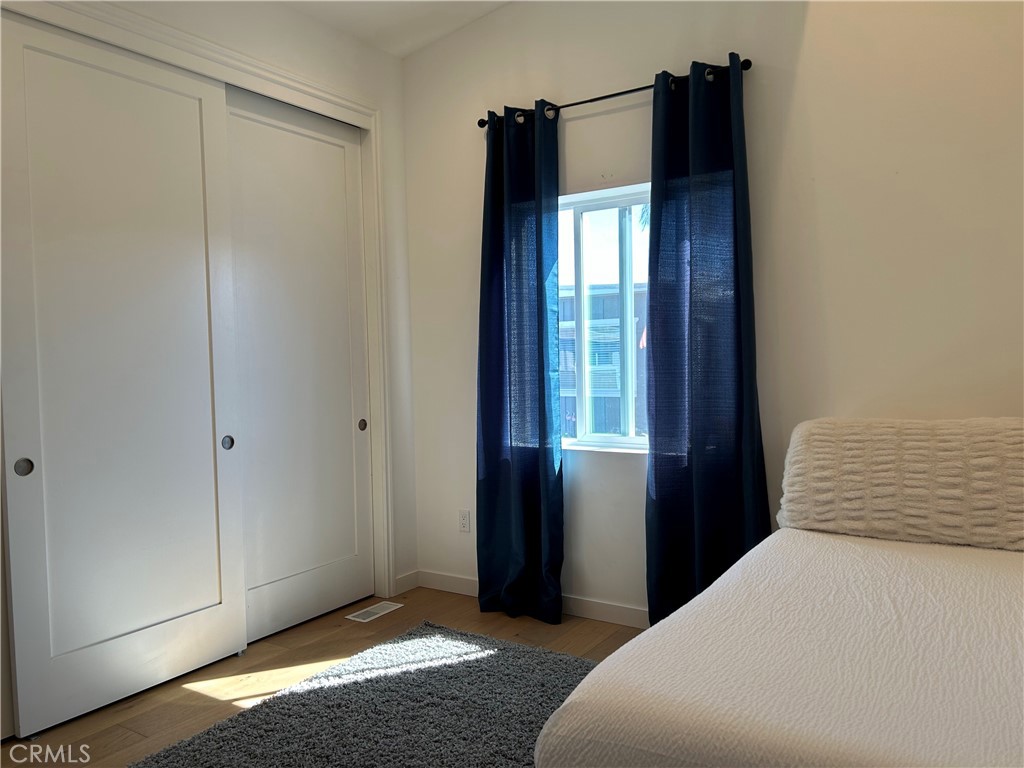 283 Cambridge Way Newport Beach, CA 92660 - Photo 11 of 33 a bedroom with a bed and a window