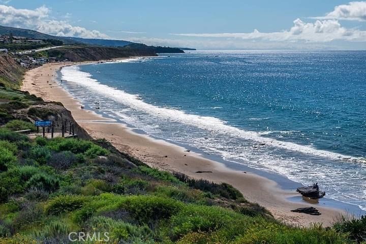 283 Cambridge Way Newport Beach, CA 92660 - Photo 28 of 33 a view of a beach with an ocean beach
