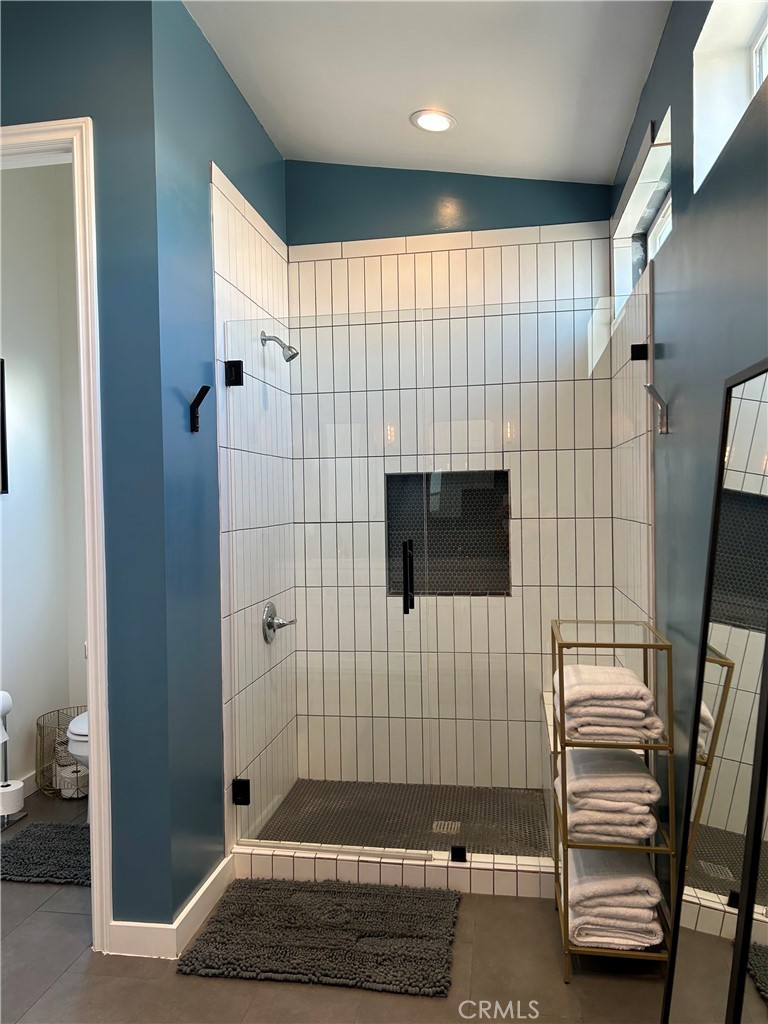 283 Cambridge Way Newport Beach, CA 92660 - Photo 10 of 33 a bathroom with a shower