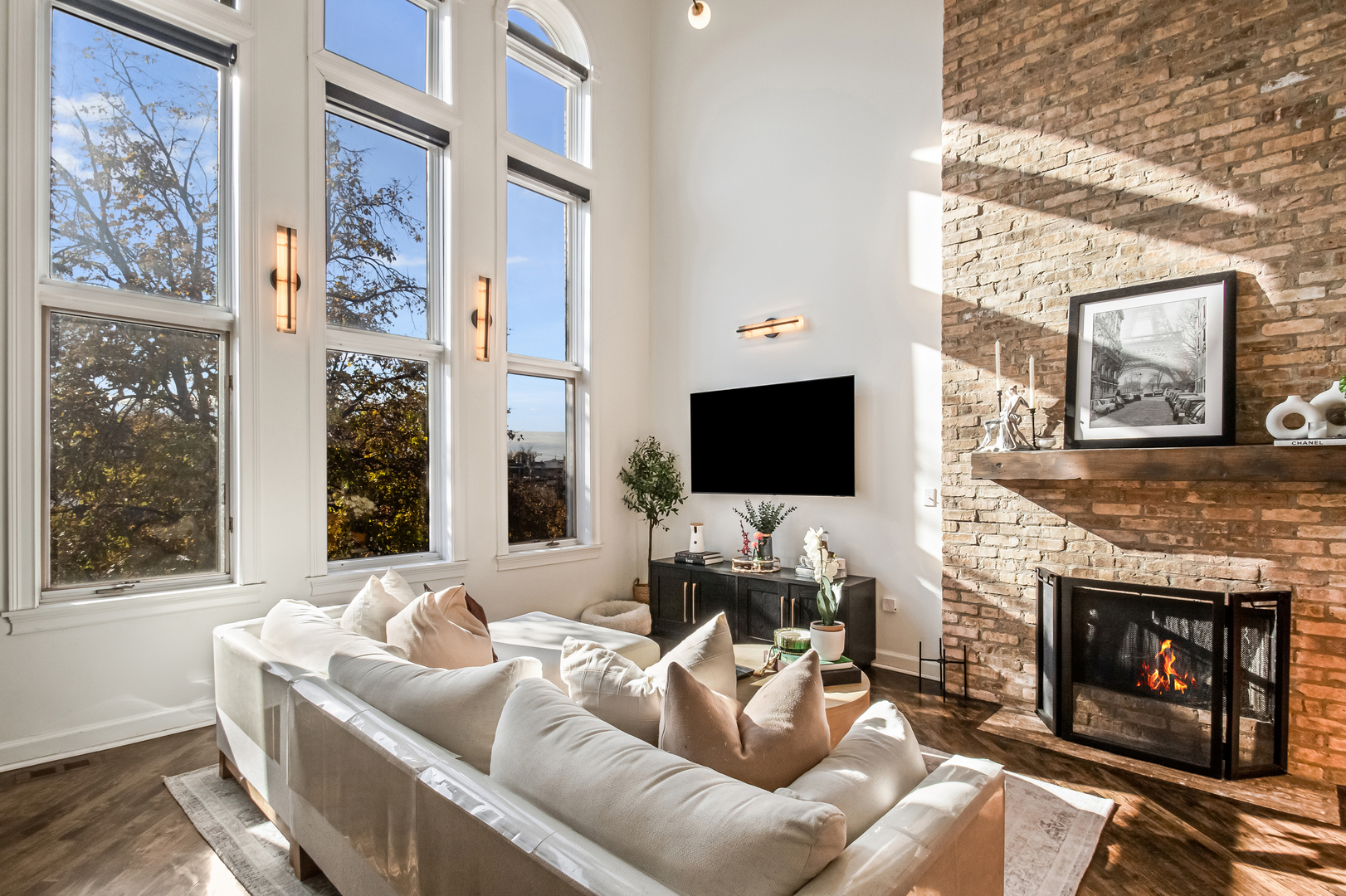 2128 West Walton Street, Unit 3W Chicago, IL 60622 - Photo 3 of 7