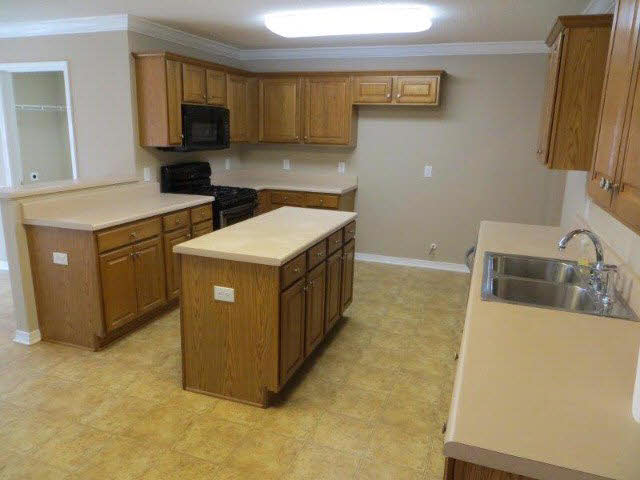 8446 Carousel Court Daphne, AL 36526 - Photo 12 of 22 Kitchen