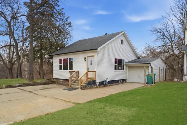 $239,900 | 54 Hillcrest Avenue, Fox Lake, IL 60020