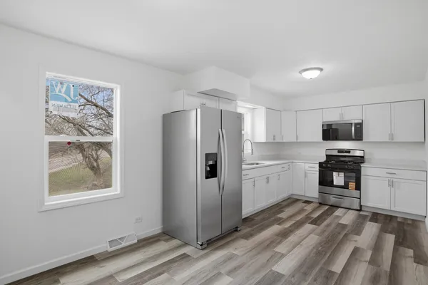 $239,900 | 54 Hillcrest Avenue, Fox Lake, IL 60020