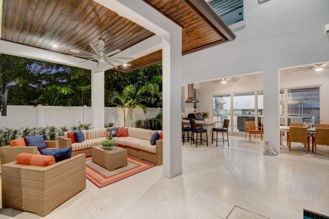 255 Northeast 3rd Court Boca Raton, FL 33432 - Photo 18 of 19 backyard