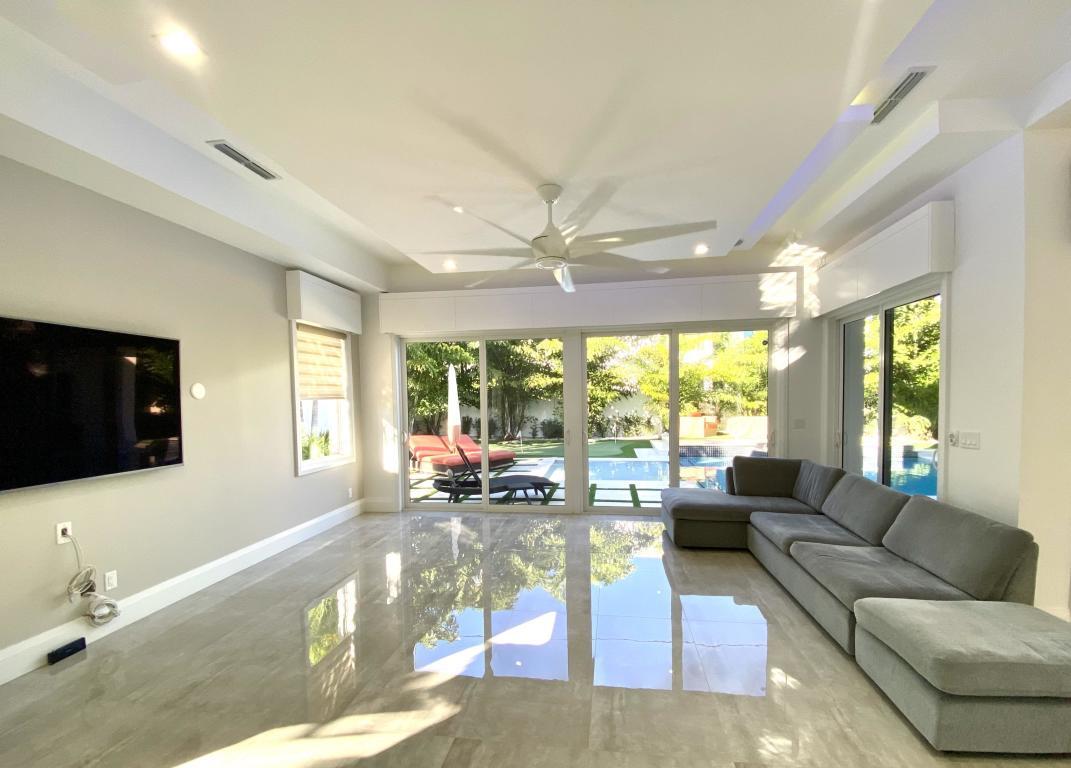 255 Northeast 3rd Court Boca Raton, FL 33432 - Photo 9 of 19 Living Room