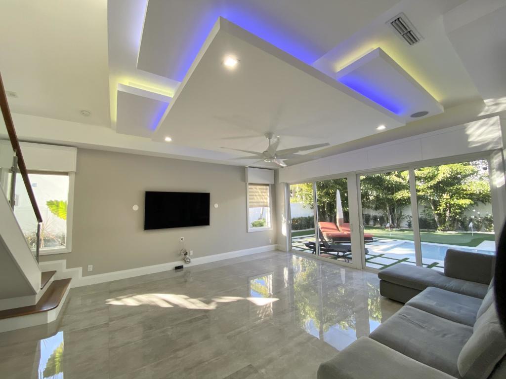 255 Northeast 3rd Court Boca Raton, FL 33432 - Photo 10 of 19 Living Room