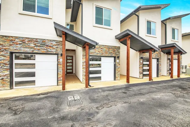 $1,789 | 21200 Portsmouth Cove, Unit 5, Lago Vista, TX 78645