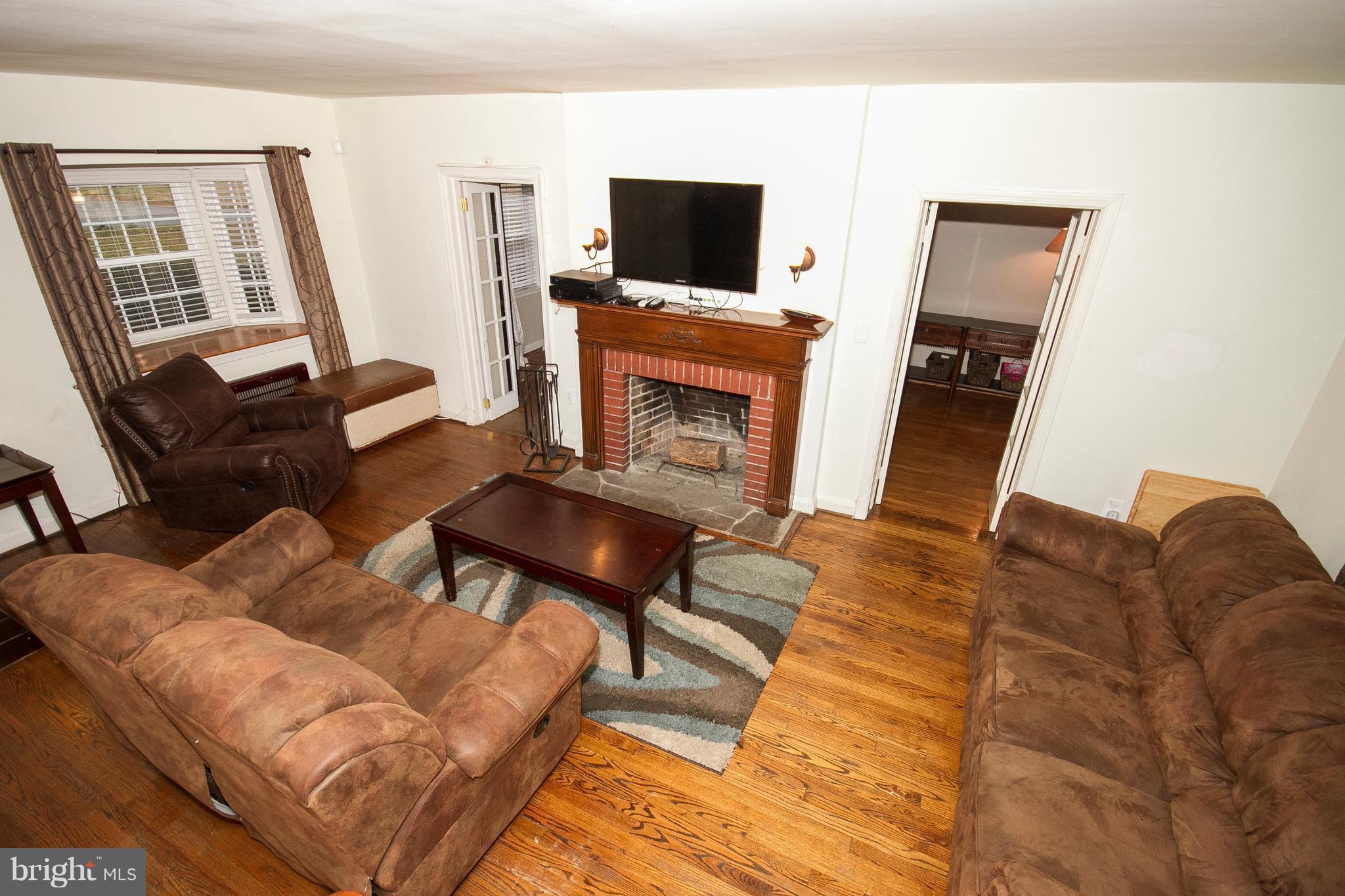 3604 Croydon Road Baltimore, MD 21207 - Photo 11 of 26 Living Room