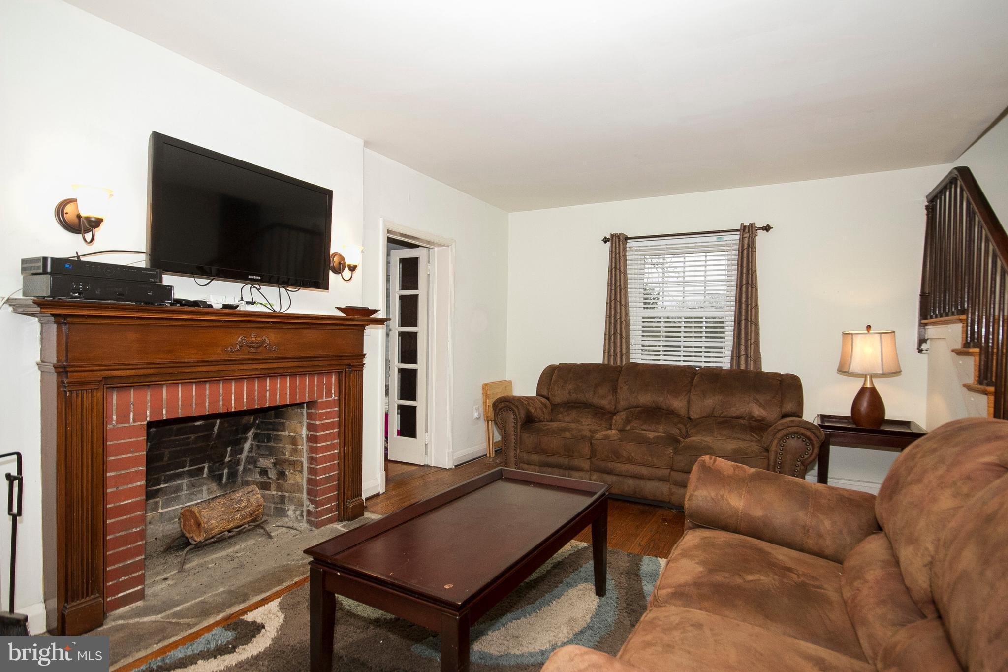 3604 Croydon Road Baltimore, MD 21207 - Photo 9 of 26 Living Room