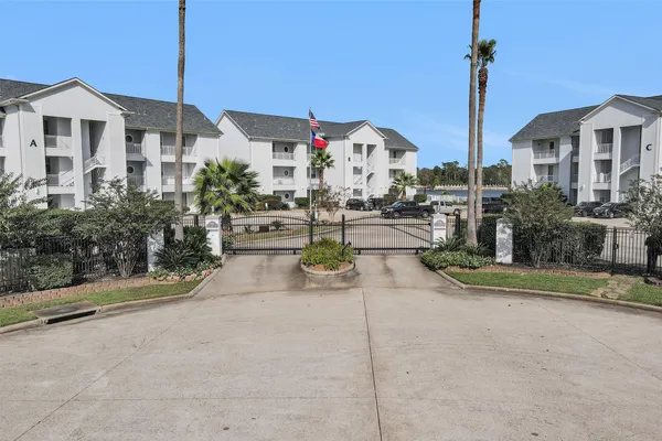 $365,000 | 168 Lake Point Boulevard, Unit 104, Montgomery, TX 77356