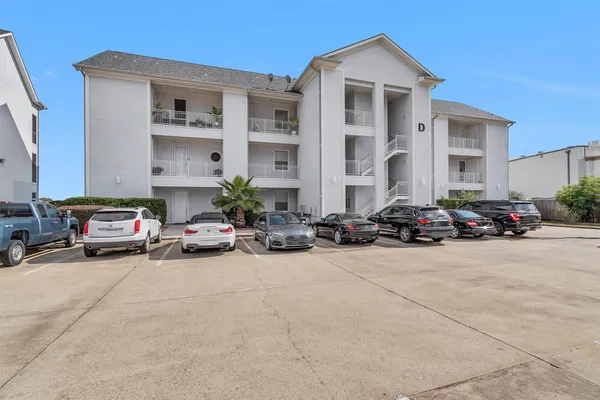 $365,000 | 168 Lake Point Boulevard, Unit 104, Montgomery, TX 77356