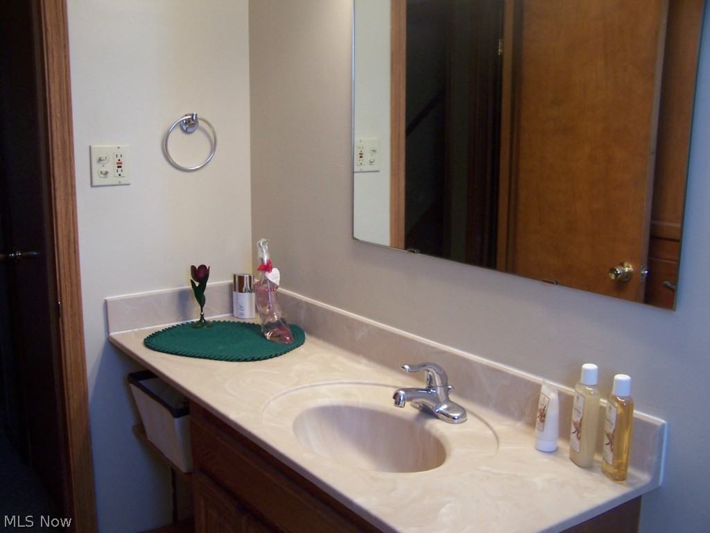 1127 Amherst Road Northeast Massillon, OH 44646 - Photo 6 of 12 Gallery Image 6