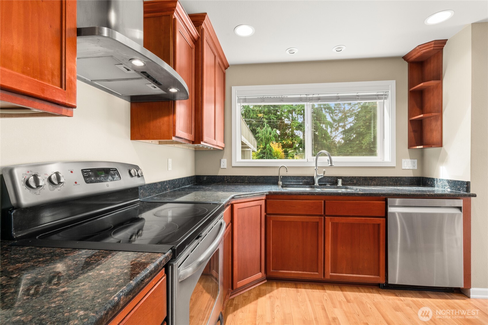 7803 218th Street Southwest, Unit D Edmonds, WA 98026 - Photo 8 of 37 Gallery Image 8