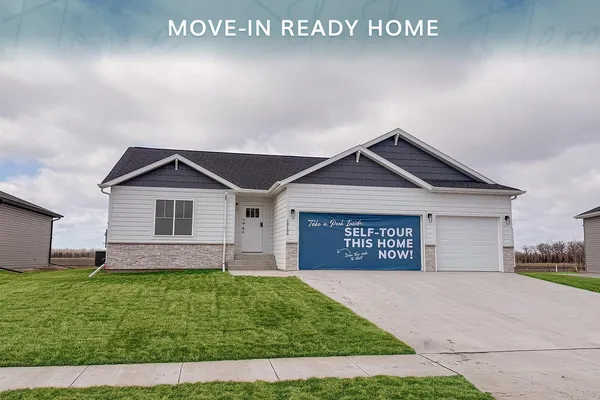 $479,999 | 10109 Concord Drive, Horace, ND 58047