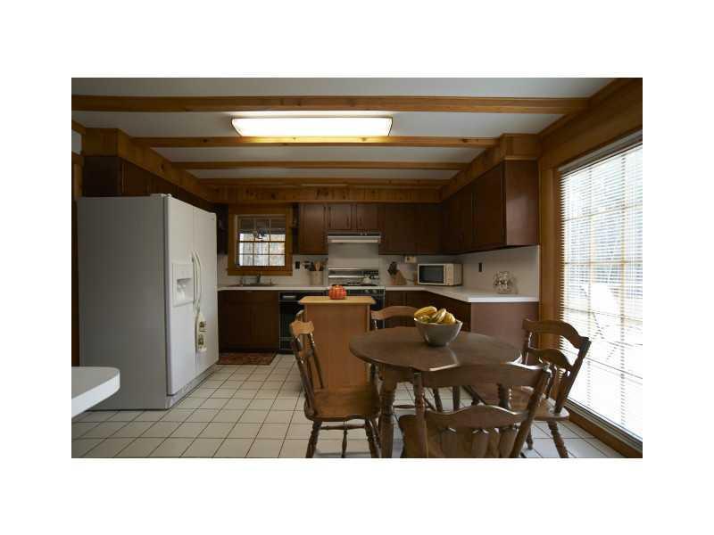 52 Staples Point Road Freeport, ME 04032 - Photo 5 of 26 Kitchen.