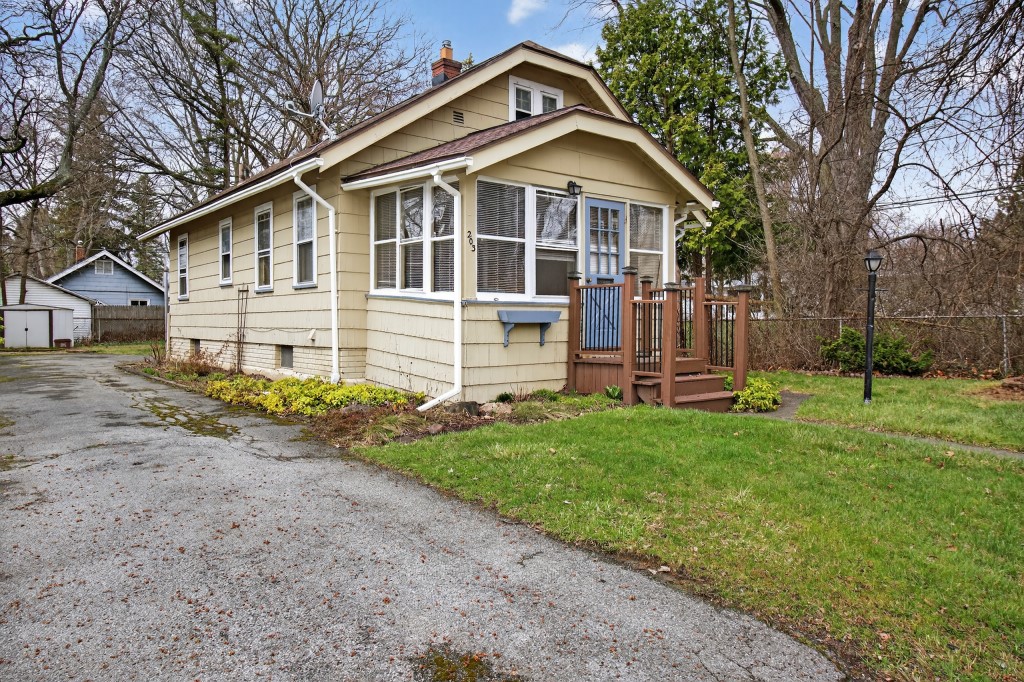 203 Elham Road Gates, NY 14624 - Photo 4 of 47