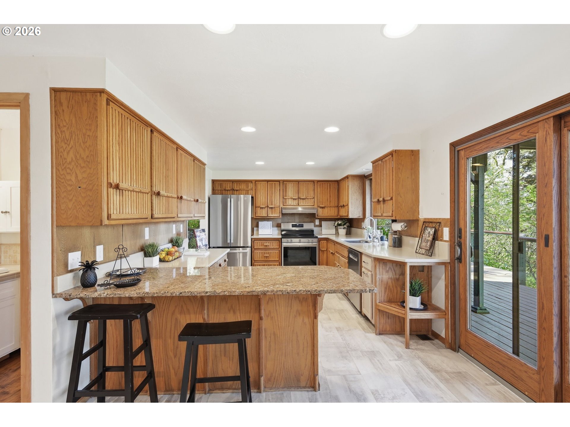 2804 Arline Way Eugene, OR 97403 - Photo 8 of 48