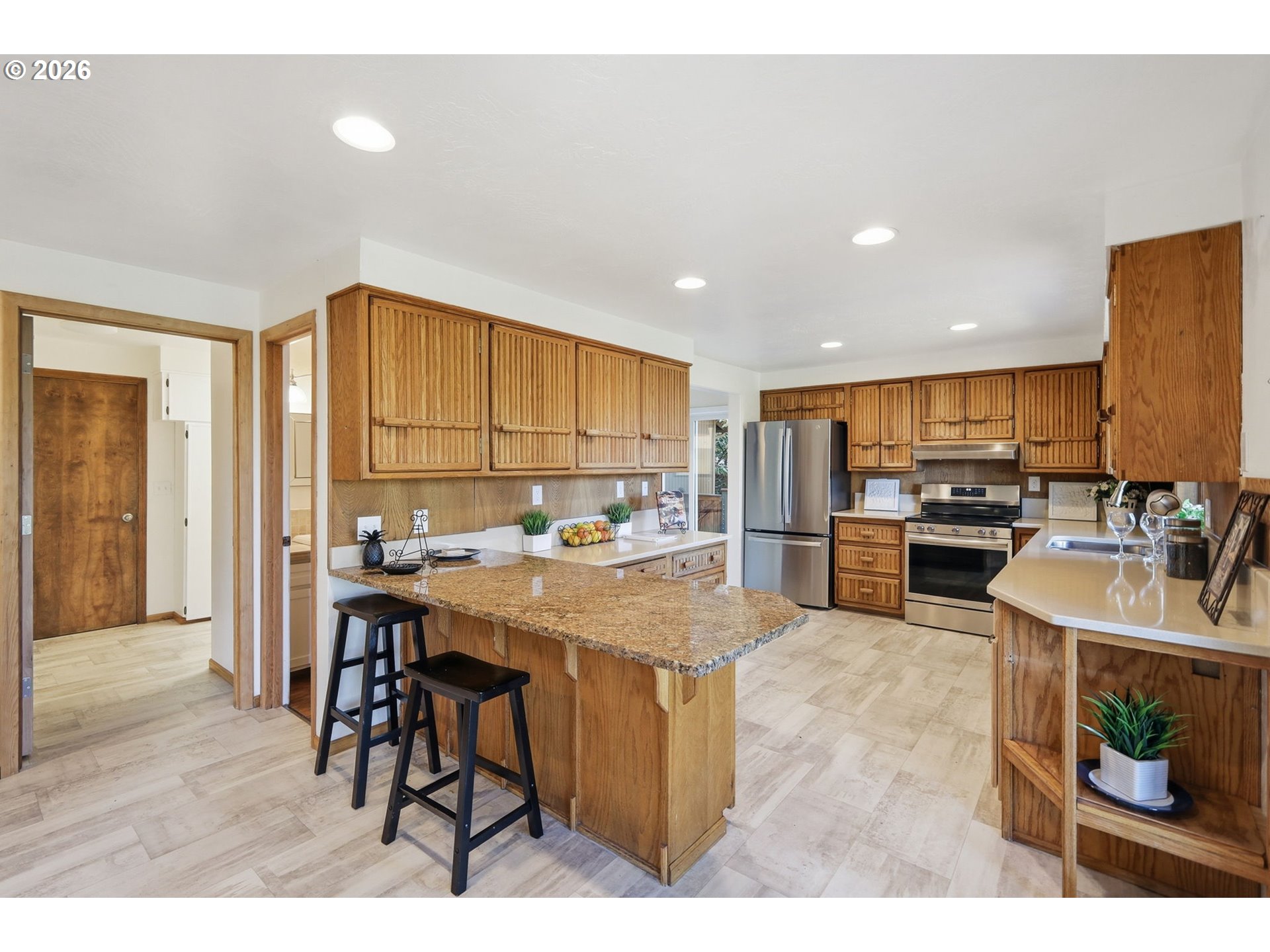 2804 Arline Way Eugene, OR 97403 - Photo 9 of 48