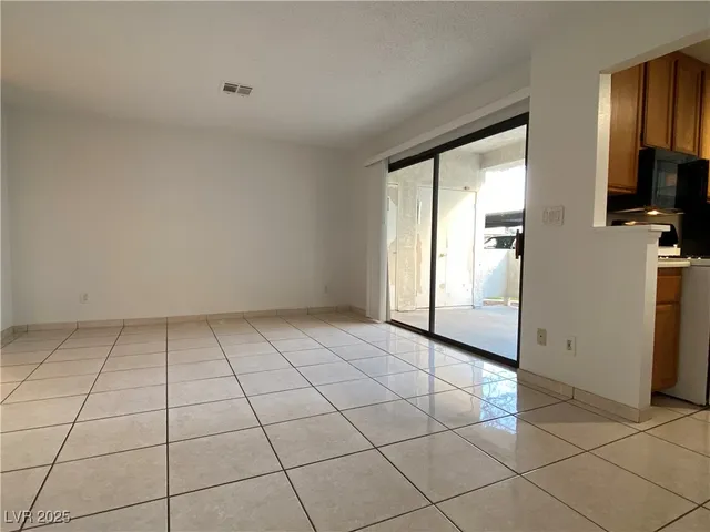 $1,295 | 4872 Nara Vista Way, Unit 104, Las Vegas, NV 89103