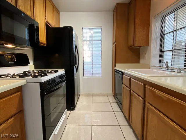 $1,295 | 4872 Nara Vista Way, Unit 104, Las Vegas, NV 89103