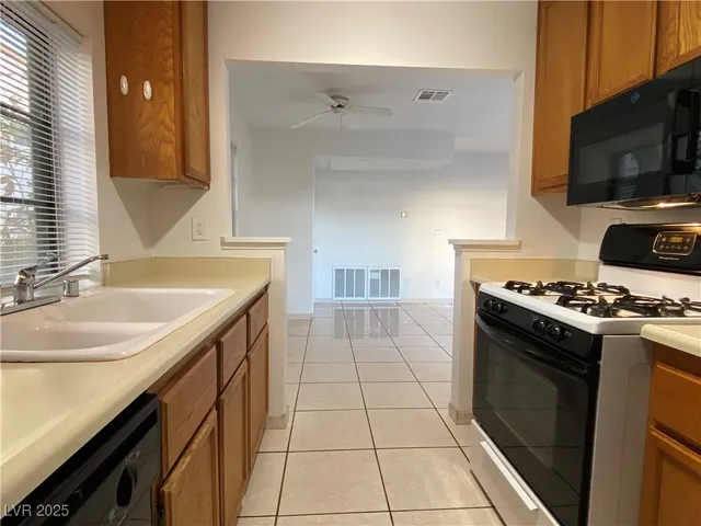 $1,295 | 4872 Nara Vista Way, Unit 104, Las Vegas, NV 89103