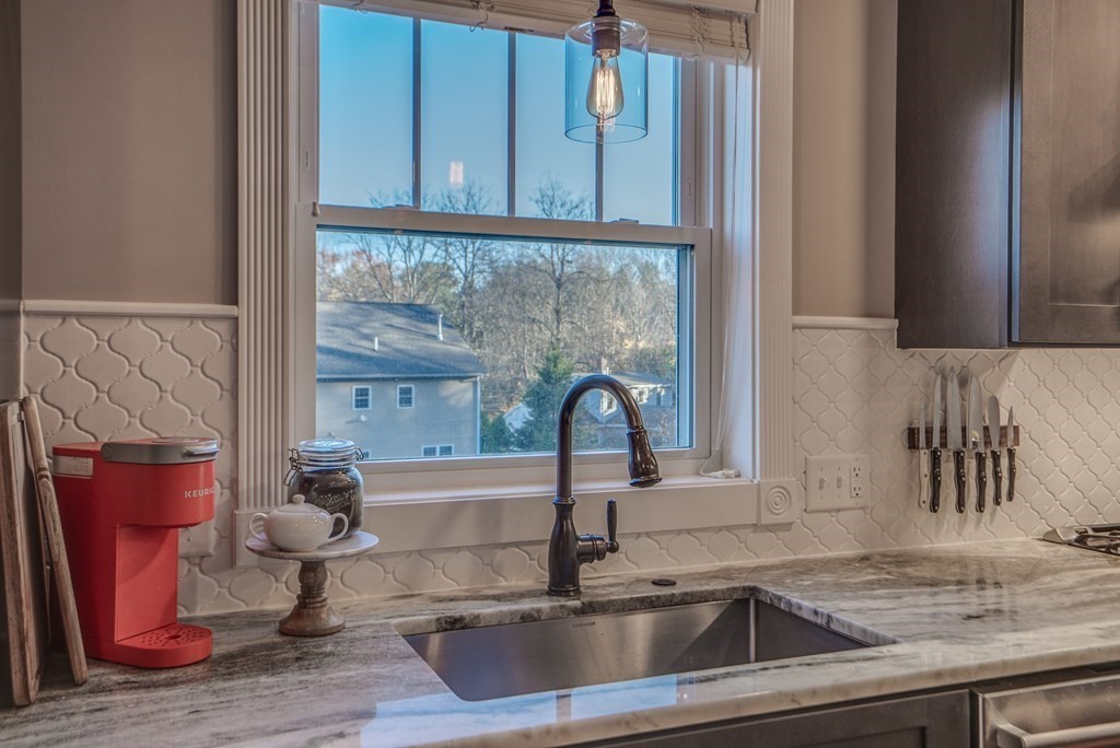 66 Pine Hill Road Bedford, MA 01730 - Photo 5 of 38