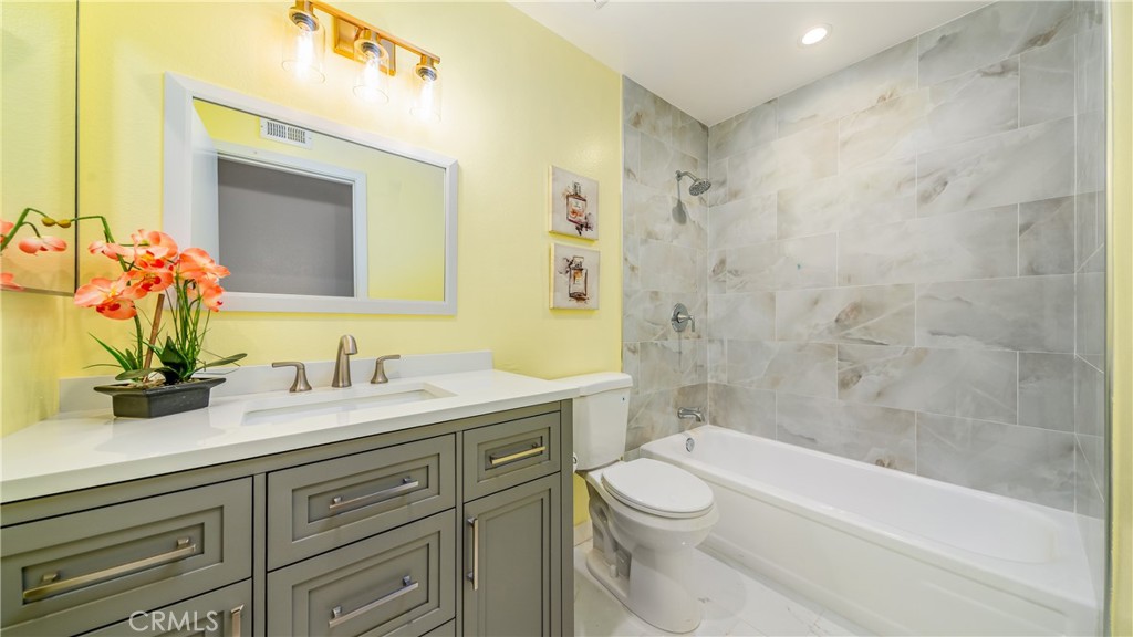 20010 Eccles Street Winnetka, CA 91306 - Photo 14 of 25