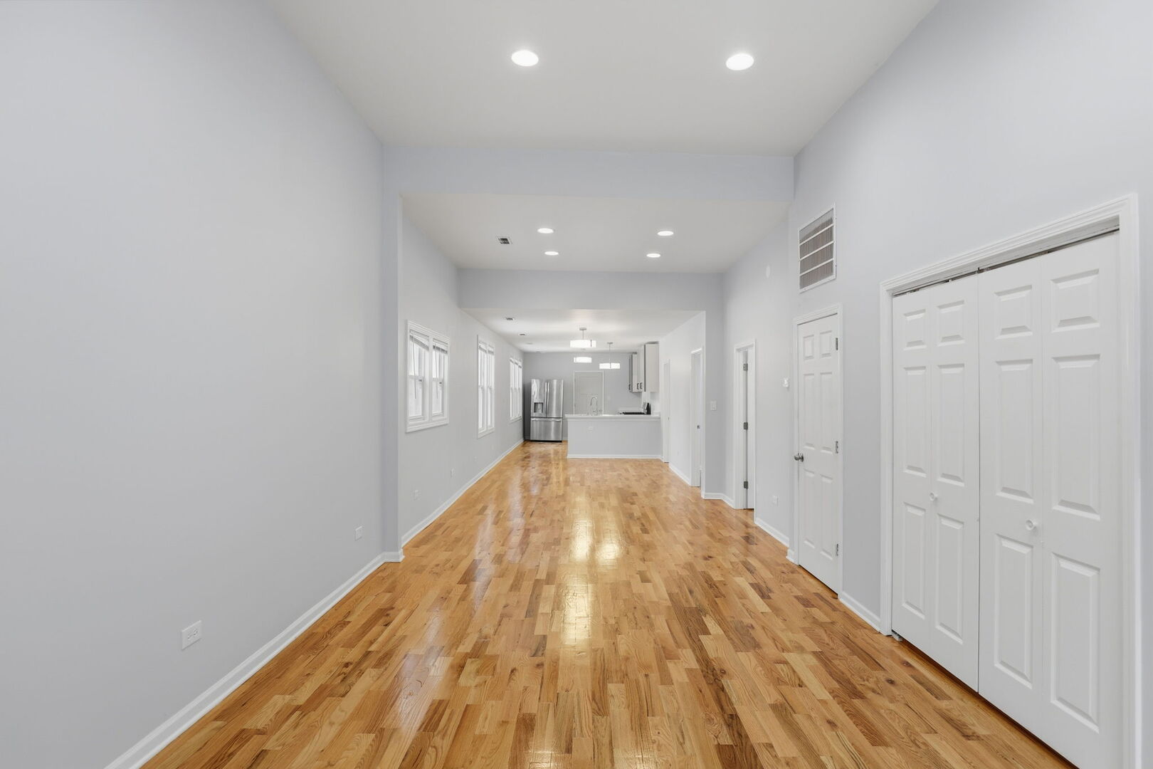5256 South Carpenter Street Chicago, IL 60609 - Photo 2 of 20
