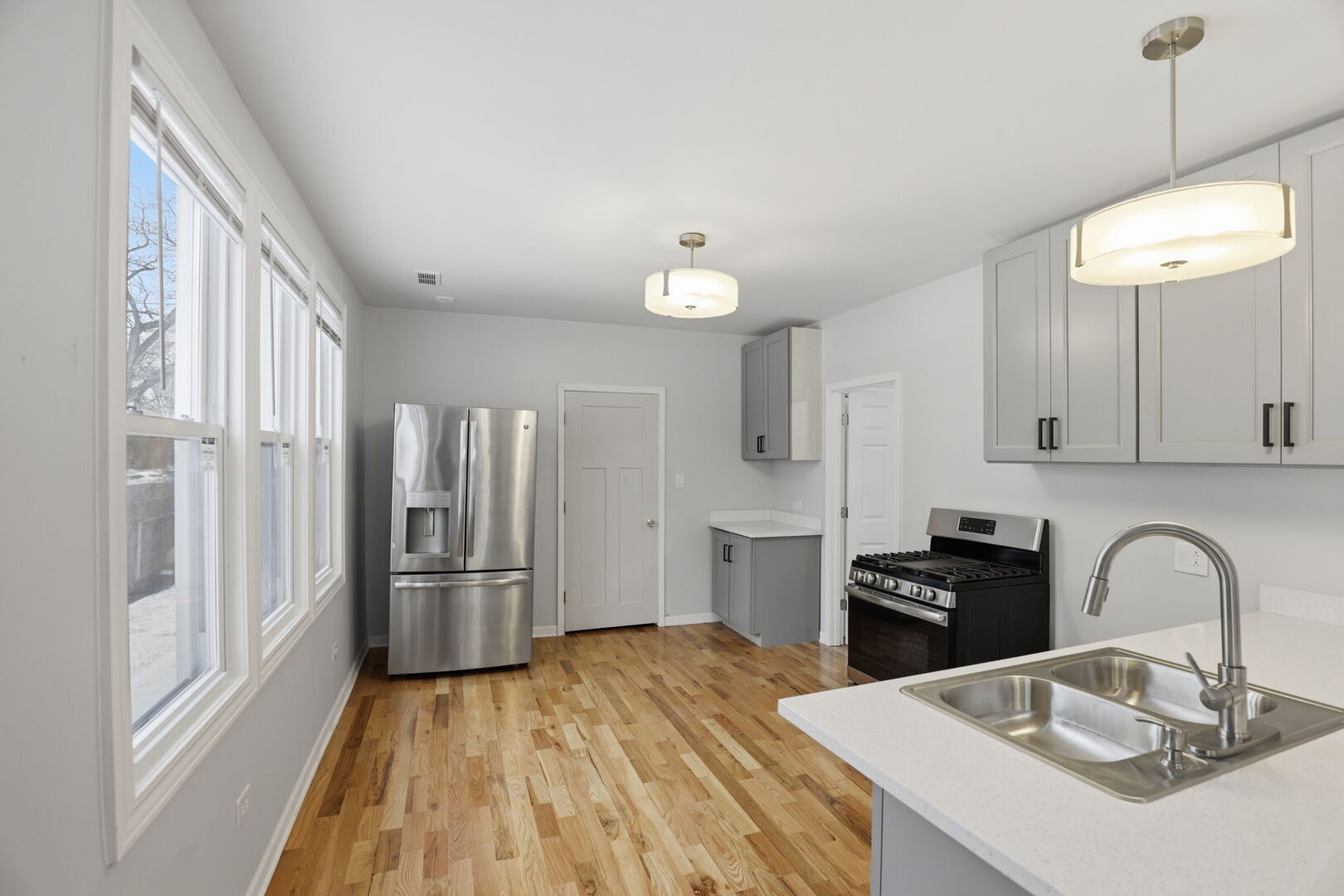 5256 South Carpenter Street Chicago, IL 60609 - Photo 6 of 20