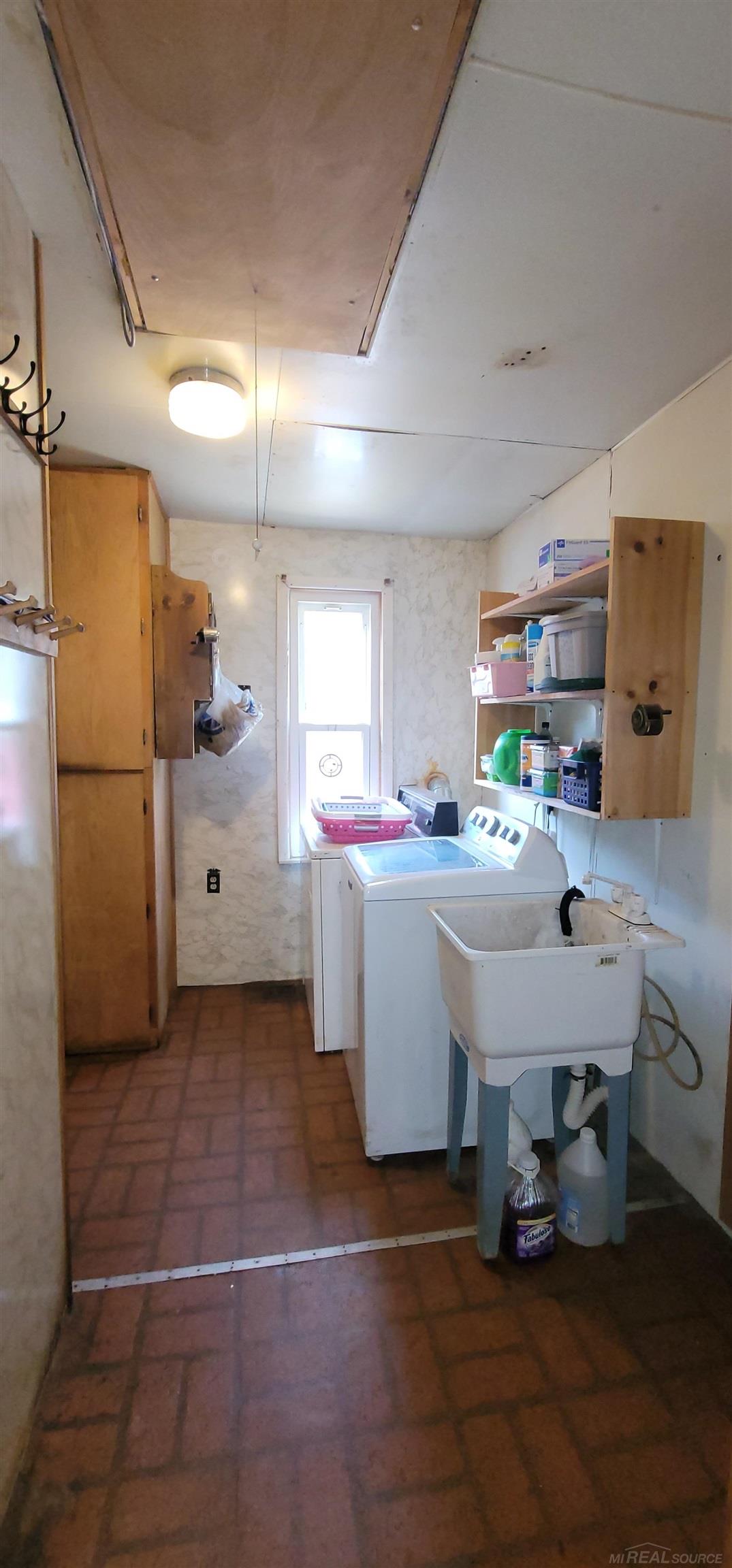 32045 Schoenherr Road Warren, MI 48088 - Photo 37 of 45