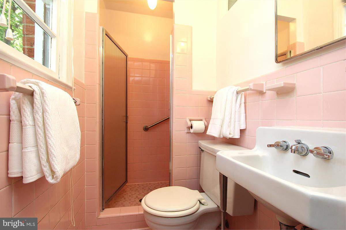 10109 Portland Place Silver Spring, MD 20901 - Photo 18 of 26 a bathroom with a sink toilet and shower