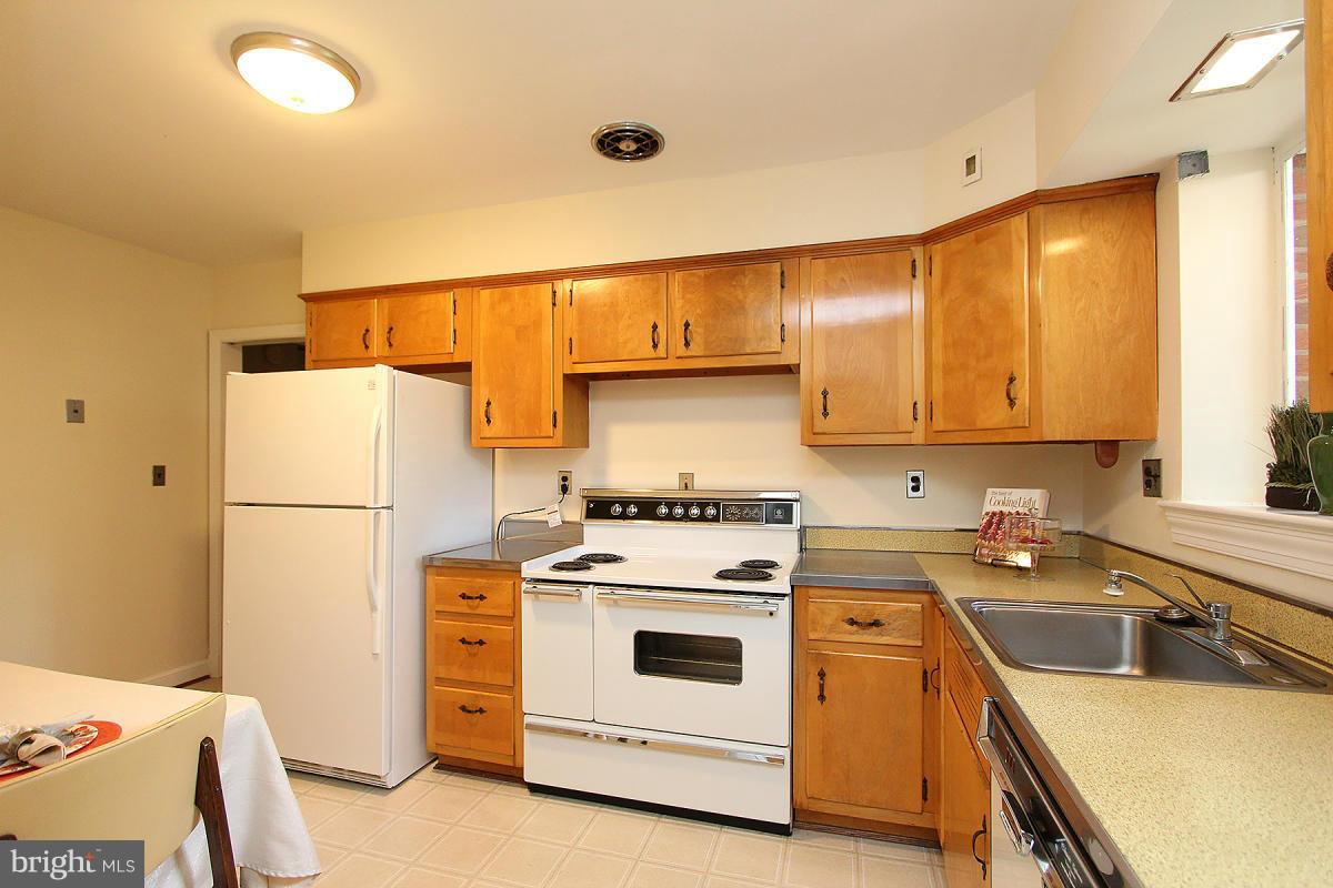10109 Portland Place Silver Spring, MD 20901 - Photo 9 of 26 a kitchen with a stove a sink and a refrigerator