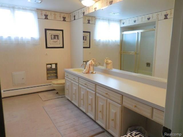 25551 Wykeshire Road Farmington Hills, MI 48336 - Photo 22 of 46