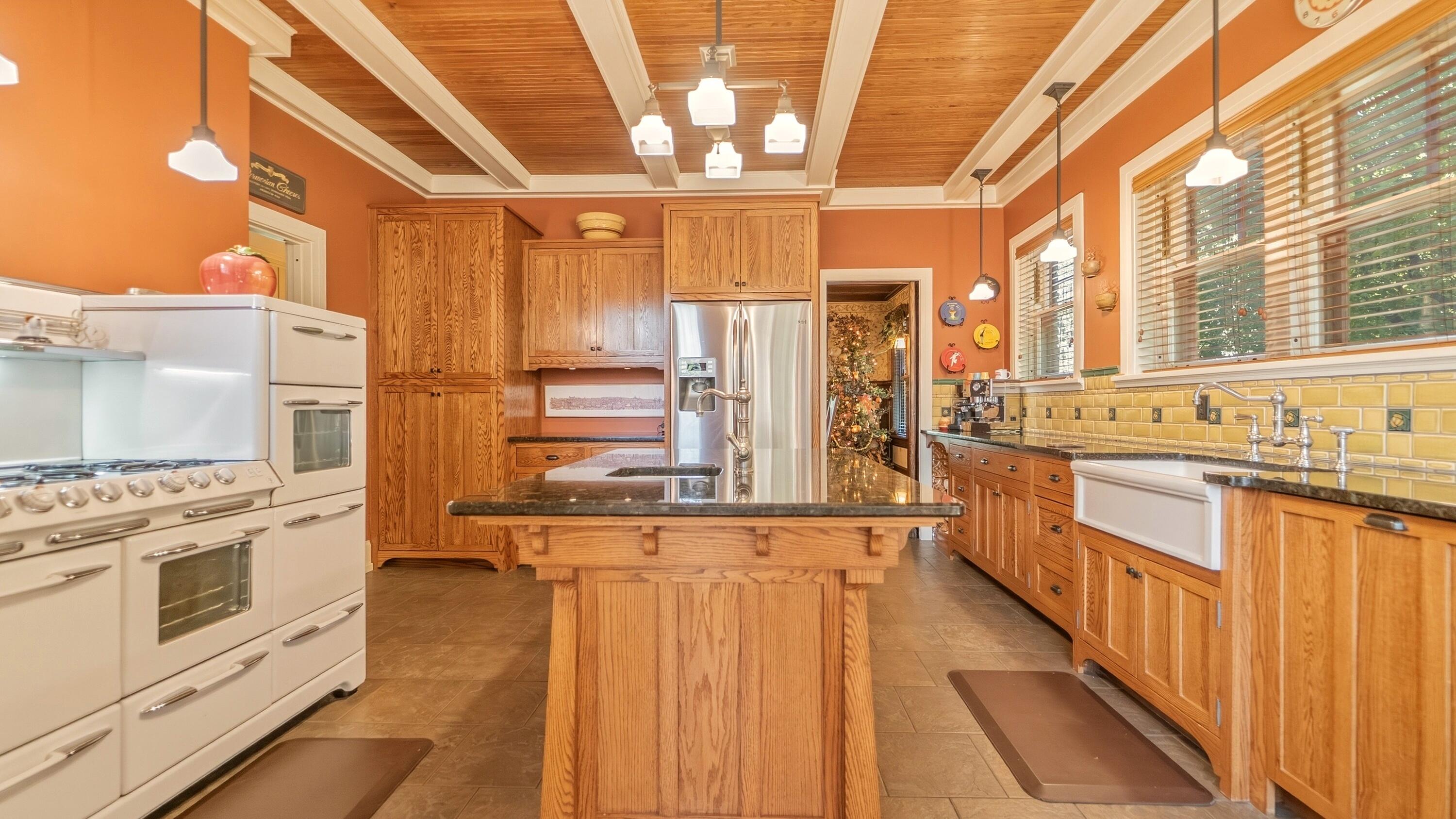 498 South Court Street Crown Point, IN 46307 - Photo 12 of 43 3000x1687