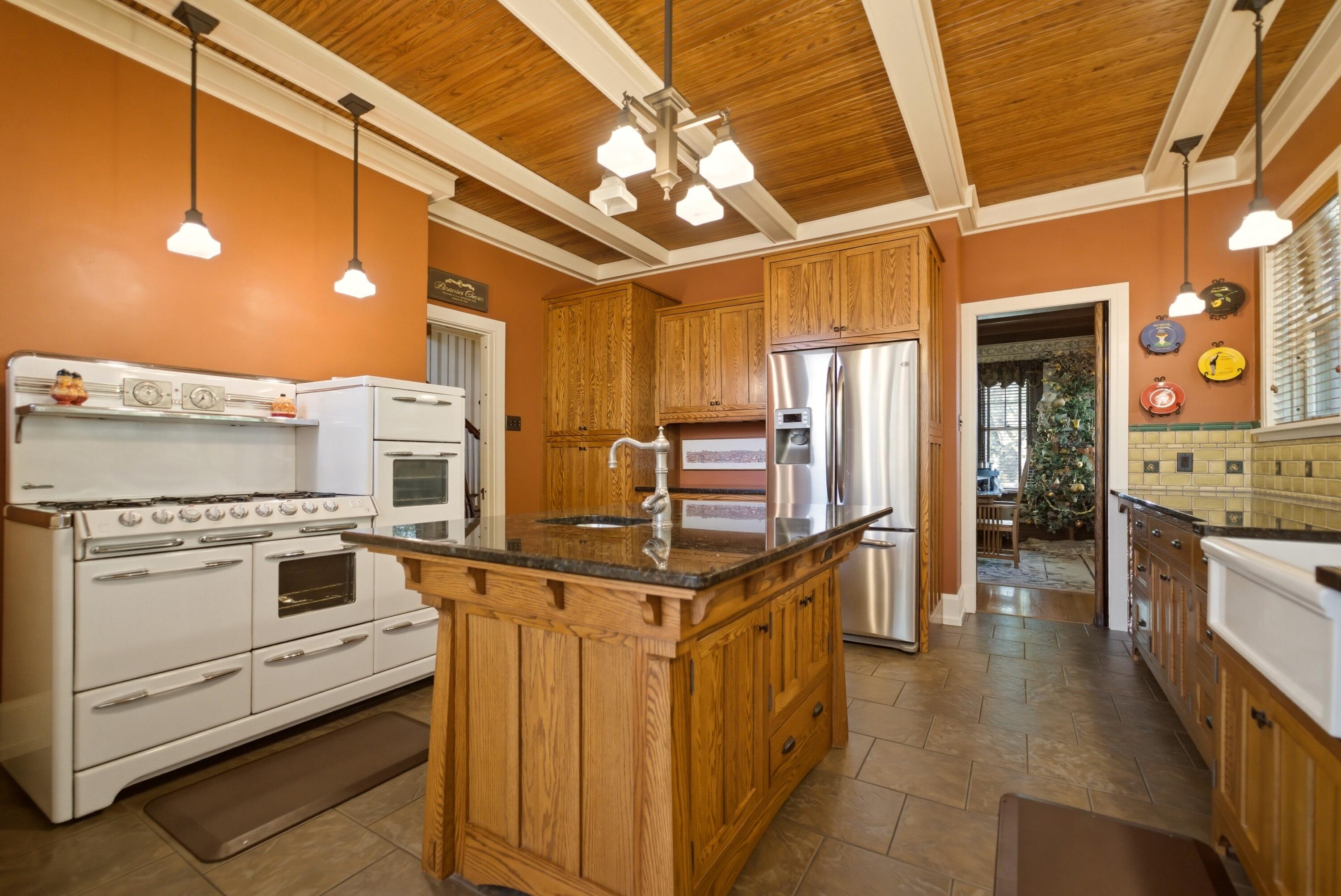 498 South Court Street Crown Point, IN 46307 - Photo 8 of 43 3000x2005