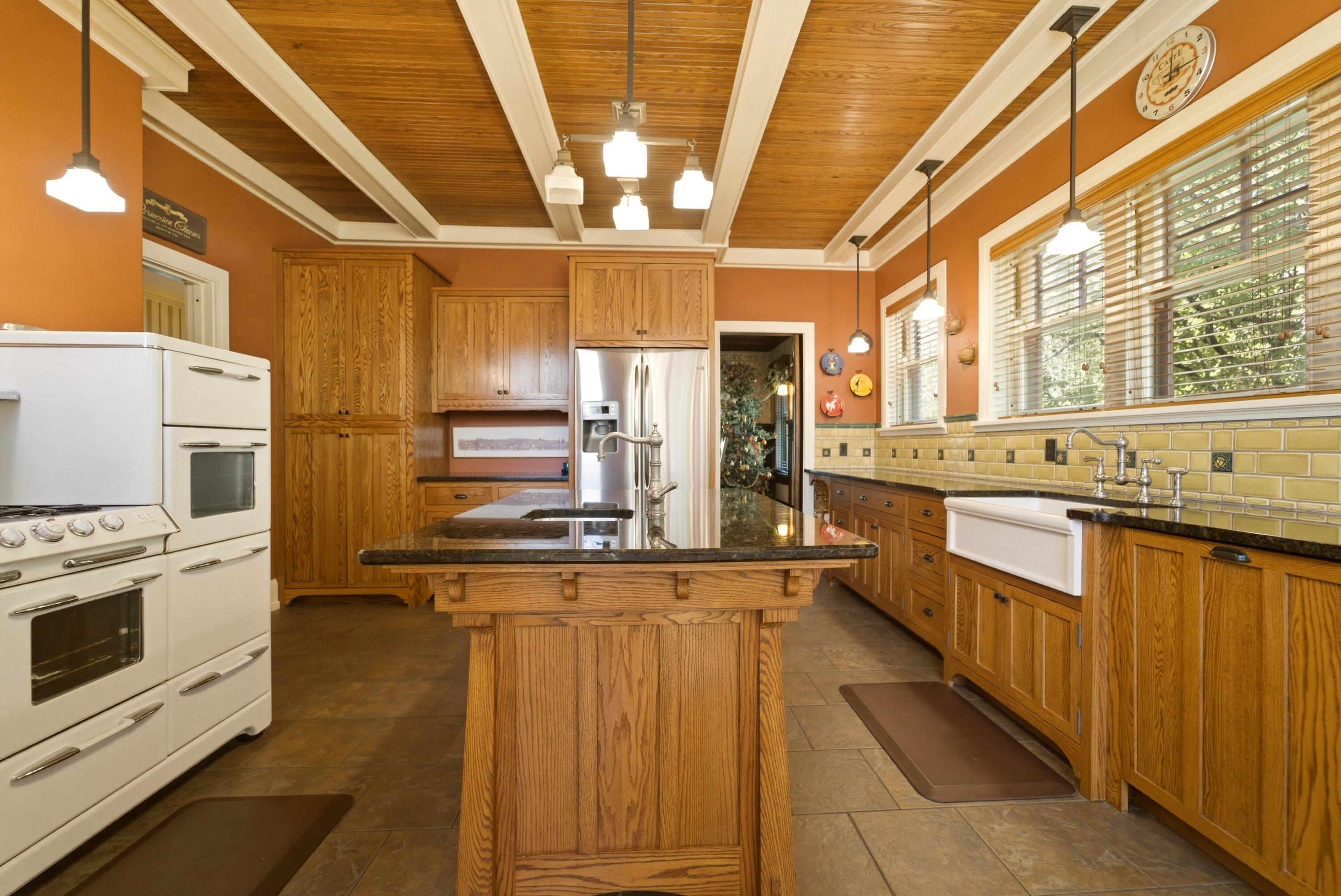 498 South Court Street Crown Point, IN 46307 - Photo 9 of 43 3000x2005