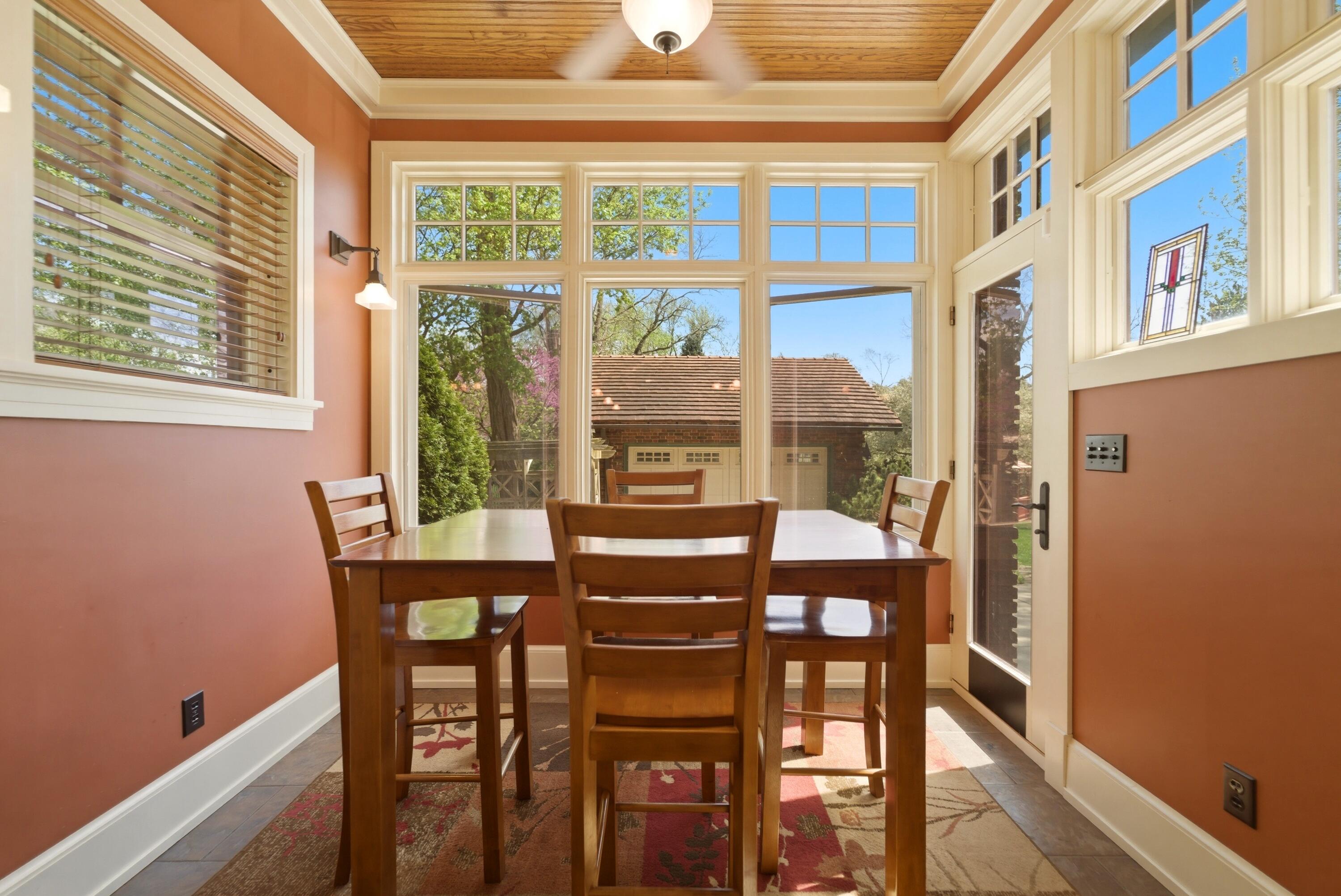 498 South Court Street Crown Point, IN 46307 - Photo 10 of 43 3000x2005