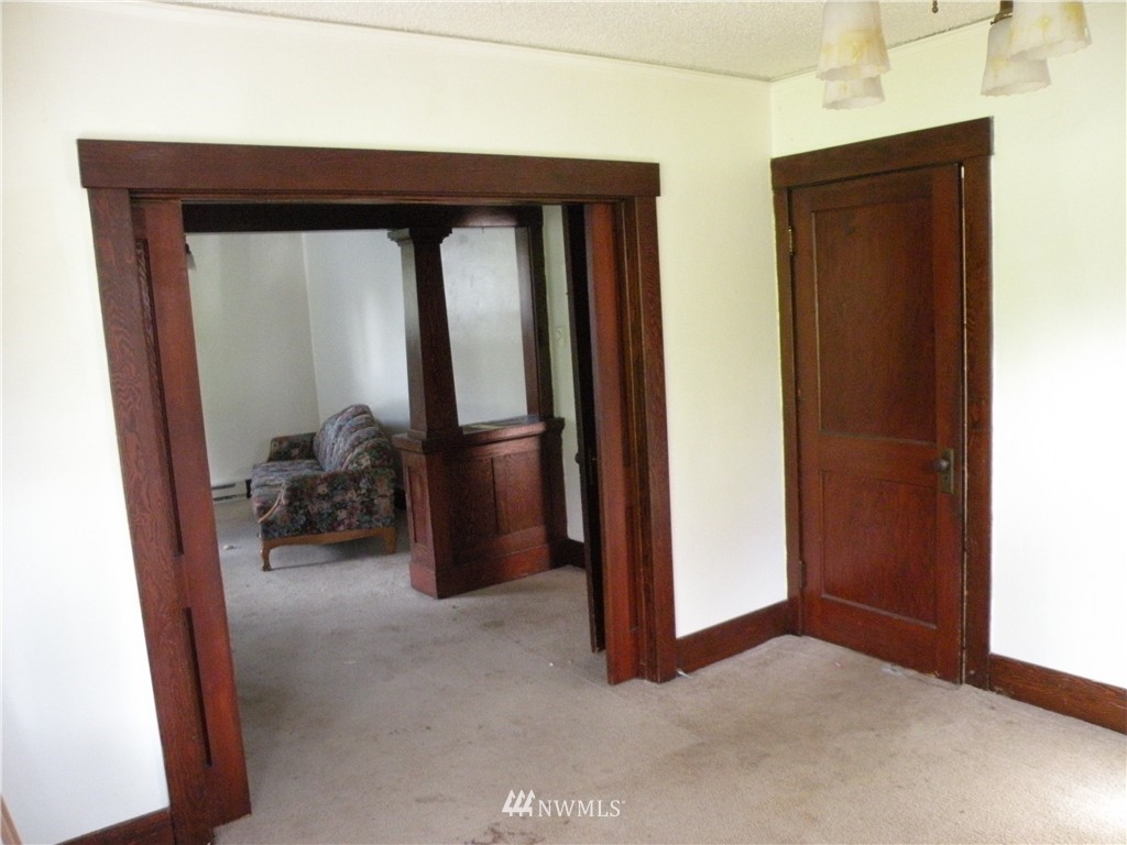 6009 Waller Road East Tacoma, WA 98443 - Photo 5 of 15