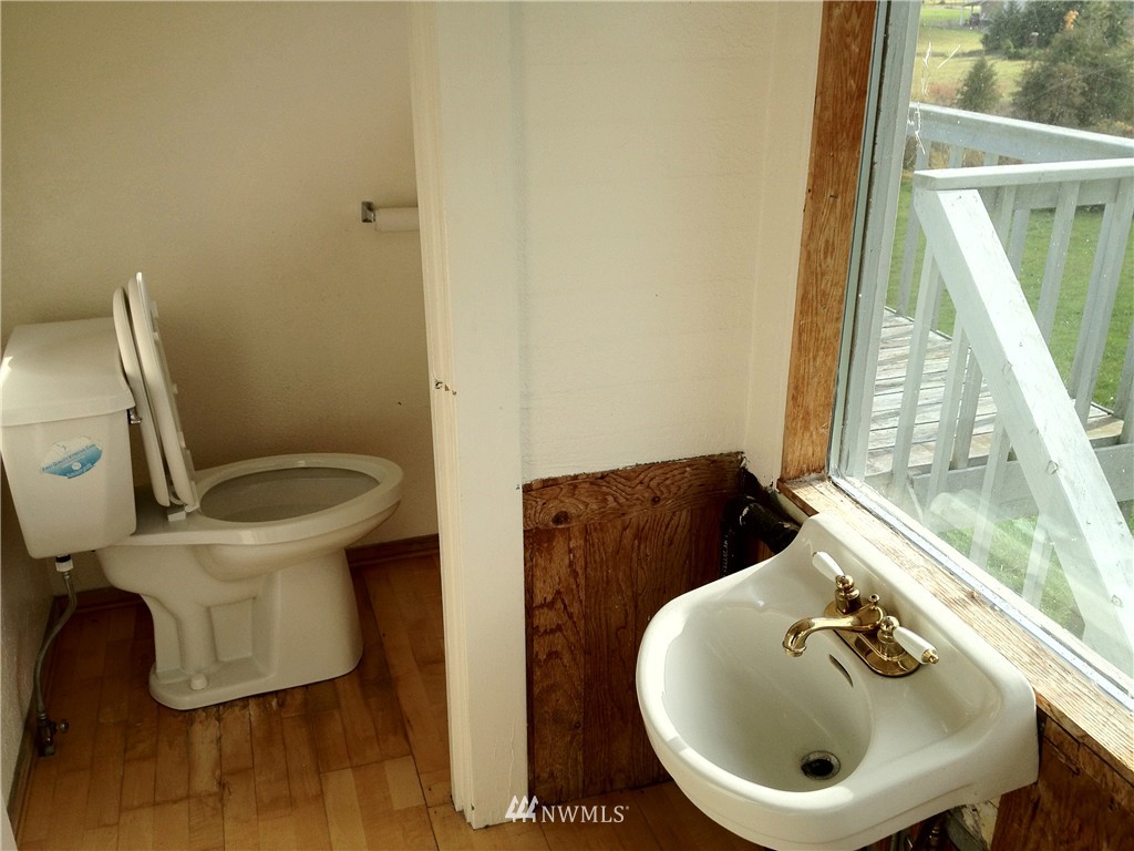 6009 Waller Road East Tacoma, WA 98443 - Photo 9 of 15