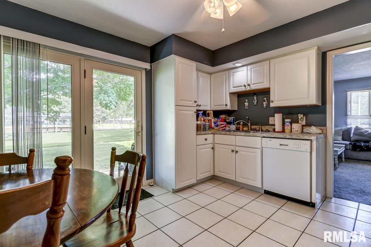 2901-2903 Interlacken Road Springfield, IL 62704 - Photo 12 of 24 Gallery Image 12