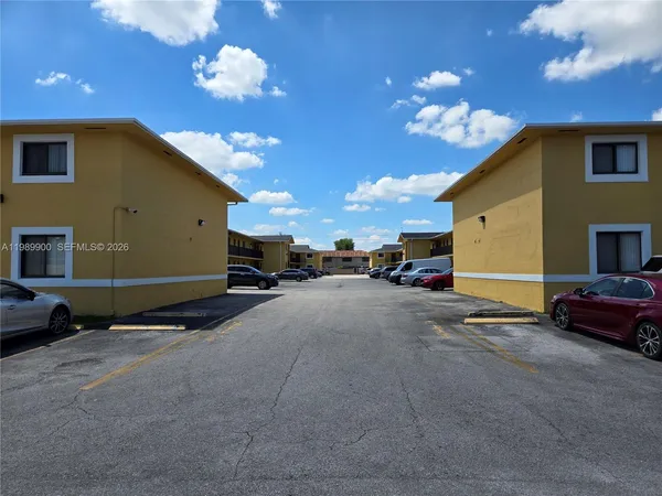 $2,000 | 6191 West 24th Avenue, Unit 209, Hialeah, FL 33016