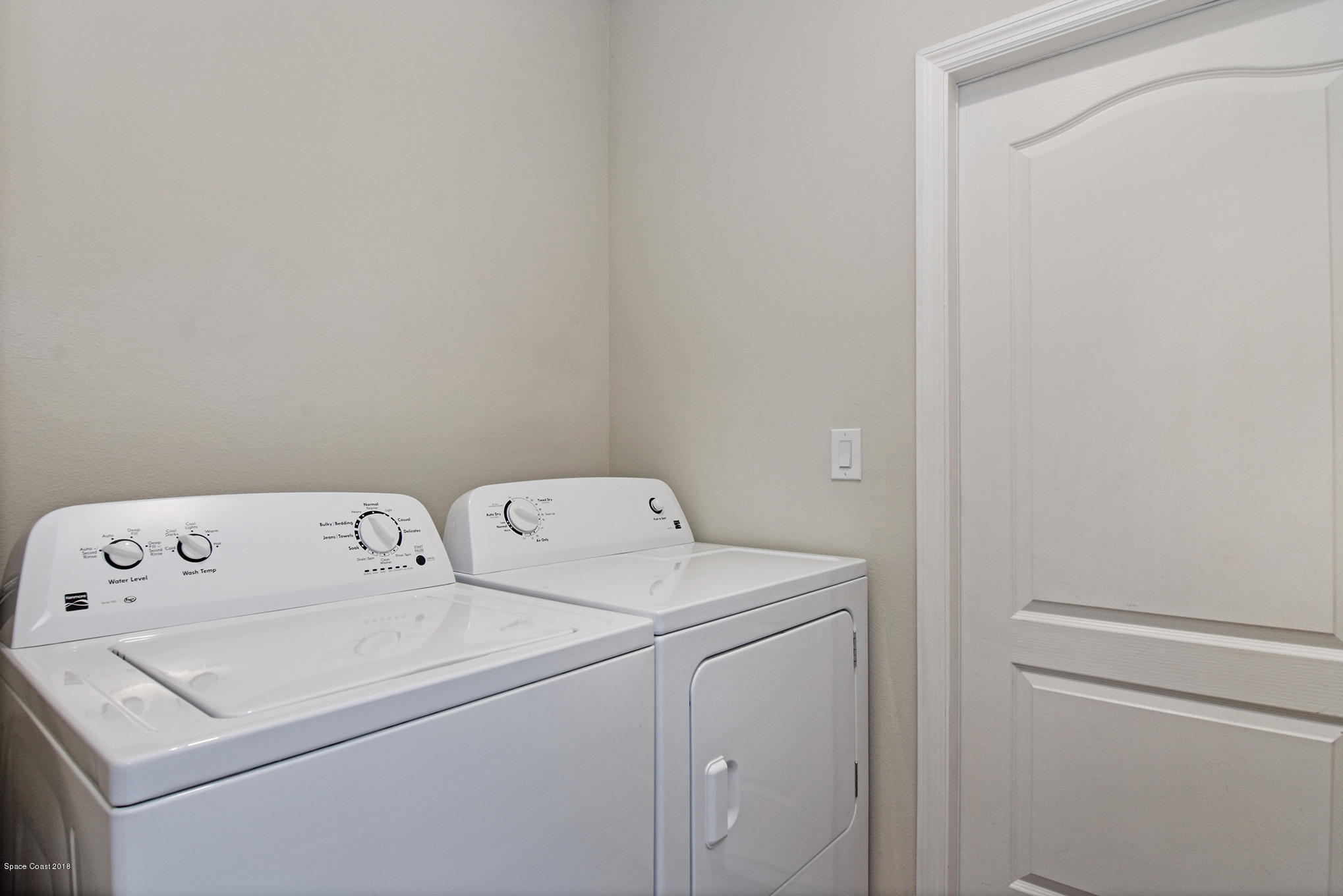 377 Rheine Road Northwest Palm Bay, FL 32907 - Photo 17 of 21 Laundry